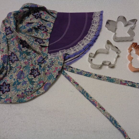 COSPLAY WESTERN OLD FASHIONED BONNET & 3 VINTAGE METAL COOKIE CUTTERS LOT main image 7
